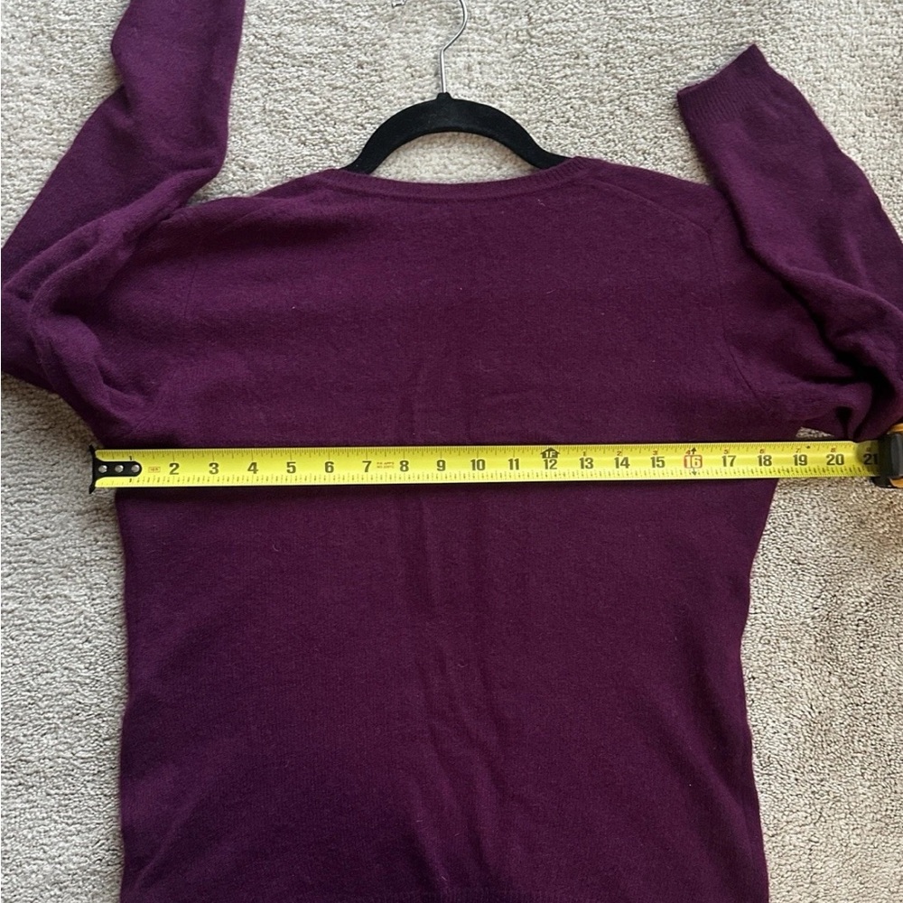 Charter Club Luxury 100% Cashmere Berry V-Neck Sweater XS NWOT - Picture 4 of 6